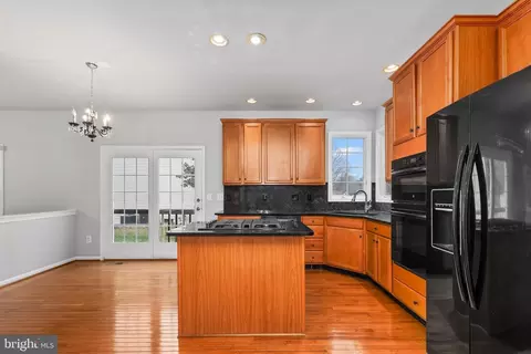 Kitchen - 21683 Bronte Pl, Ashburn, VA 20147 photo 4 of 4