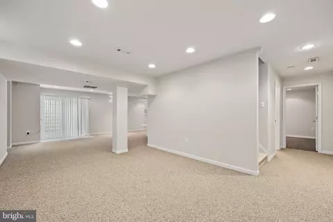 Living - 21683 Bronte Pl, Ashburn, VA 20147 photo 8 of 8