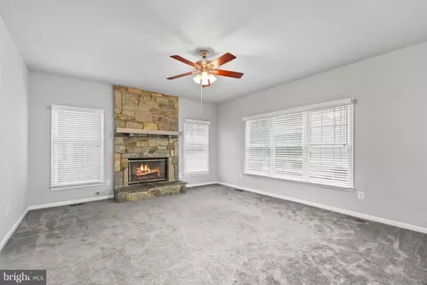 Living - 21683 Bronte Pl, Ashburn, VA 20147 photo 4 of 8