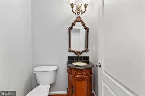 Entry Way - 21683 Bronte Pl, Ashburn, VA 20147 photo 2 of 4