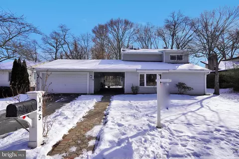 125 Hillsdale Dr, Sterling, VA 20164