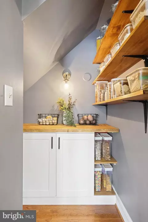 Kitchen - 114 Peyton Rd, Sterling, VA 20165 photo 2 of 5