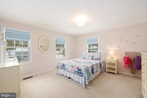 Bedroom - 114 Peyton Rd, Sterling, VA 20165 photo 4 of 8