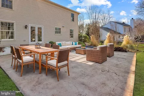 Exterior - 114 Peyton Rd, Sterling, VA 20165 photo 5 of 10
