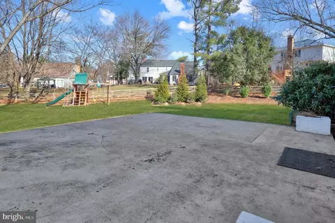 Exterior - 114 Peyton Rd, Sterling, VA 20165 photo 7 of 10