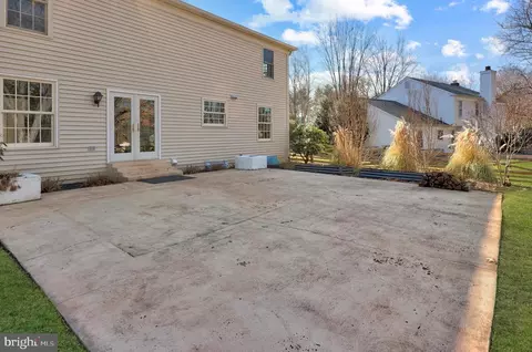 Exterior - 114 Peyton Rd, Sterling, VA 20165 photo 6 of 10