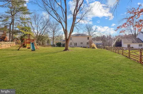 Exterior - 114 Peyton Rd, Sterling, VA 20165 photo 9 of 10