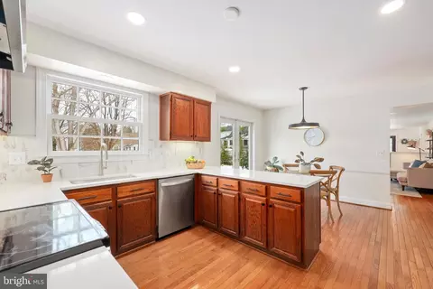 Kitchen - 114 Peyton Rd, Sterling, VA 20165 photo 4 of 5