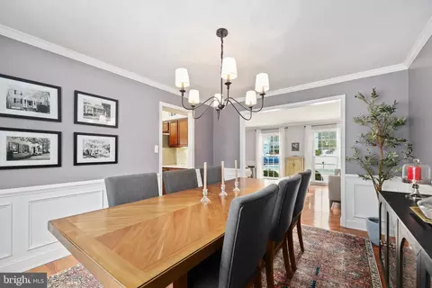 Dining - 114 Peyton Rd, Sterling, VA 20165 photo 2 of 3