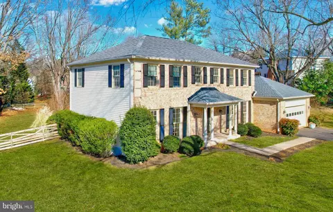 Exterior - 114 Peyton Rd, Sterling, VA 20165 photo 4 of 10