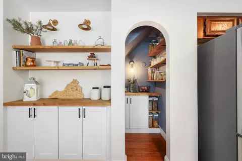 Entry Way - 114 Peyton Rd, Sterling, VA 20165 photo 3 of 6