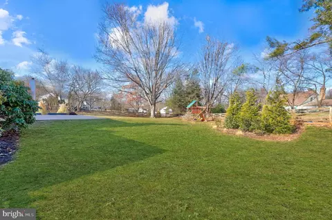Exterior - 114 Peyton Rd, Sterling, VA 20165 photo 8 of 10