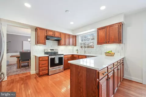 Kitchen - 114 Peyton Rd, Sterling, VA 20165 photo 3 of 5