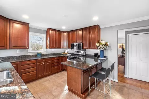 Kitchen - 39335 E Colonial Hwy E, Hamilton, VA 20158 photo 2 of 9