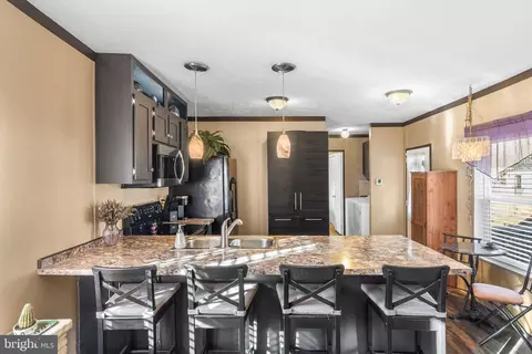 Kitchen - 39335 E Colonial Hwy E, Hamilton, VA 20158 photo 8 of 9
