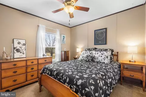 Bedroom - 39335 E Colonial Hwy E, Hamilton, VA 20158 photo 6 of 10