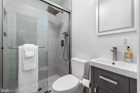 Bath - 39335 E Colonial Hwy E, Hamilton, VA 20158 photo 1 of 9