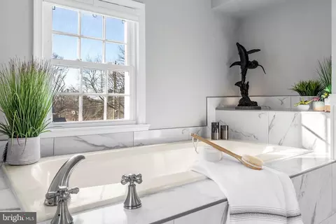 Bath - 39335 E Colonial Hwy E, Hamilton, VA 20158 photo 8 of 9