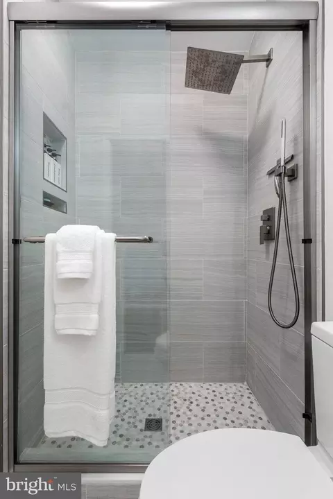 Bath - 39335 E Colonial Hwy E, Hamilton, VA 20158 photo 2 of 9