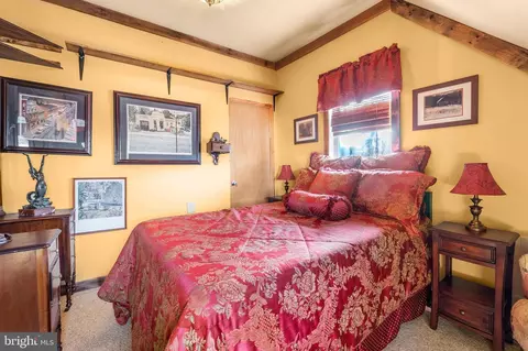 Bedroom - 39335 E Colonial Hwy E, Hamilton, VA 20158 photo 9 of 10