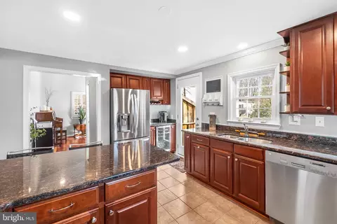 Kitchen - 39335 E Colonial Hwy E, Hamilton, VA 20158 photo 4 of 9