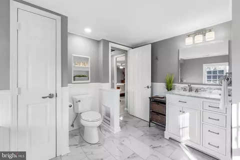 Bath - 39335 E Colonial Hwy E, Hamilton, VA 20158 photo 3 of 9