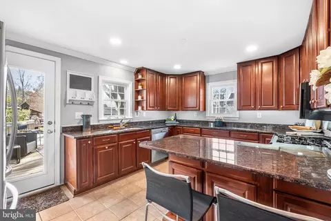 Kitchen - 39335 E Colonial Hwy E, Hamilton, VA 20158 photo 1 of 9
