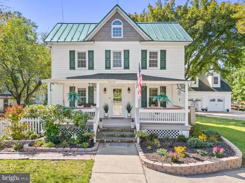 Exterior - 39335 E Colonial Hwy E, Hamilton, VA 20158 photo 2 of 11