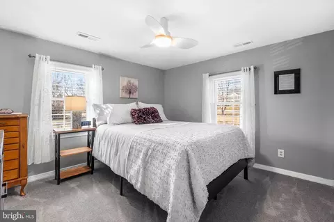 Bedroom - 39335 E Colonial Hwy E, Hamilton, VA 20158 photo 4 of 10