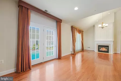 20686 Crescent Pointe Pl, Ashburn, VA 20147 photo 8