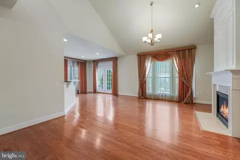 20686 Crescent Pointe Pl, Ashburn, VA 20147 photo 9