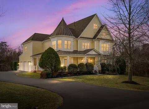22022 Auction Barn Dr, Ashburn, VA 20148
