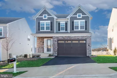 25615 Taylor Crescent Dr, Chantilly, VA 20152