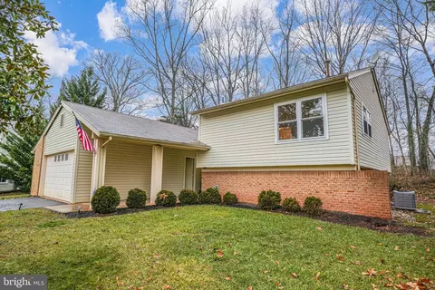 13 Three Oaks Ct, Sterling, VA 20164
