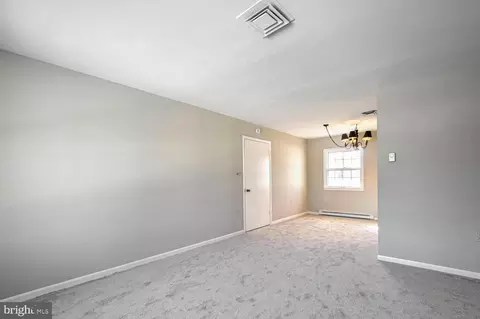 Living - 304 Williamsburg Rd, Sterling, VA 20164 photo 2 of 4
