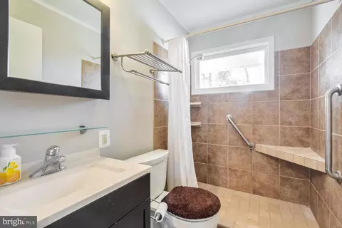 Bath - 304 Williamsburg Rd, Sterling, VA 20164 photo 1 of 1