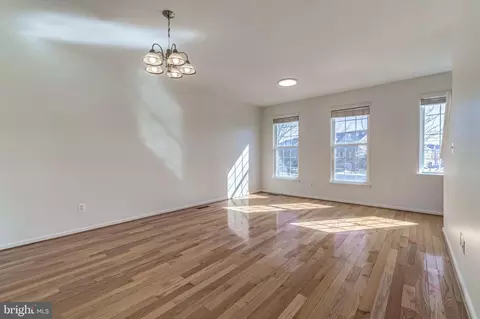 Living - 42796 Nations St, Chantilly, VA 20152 photo 1 of 4