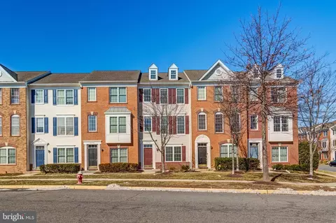 Exterior - 42796 Nations St, Chantilly, VA 20152 photo 1 of 4