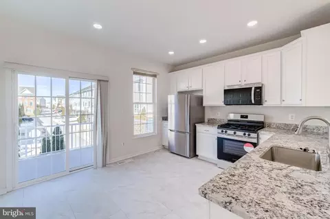 Kitchen - 42796 Nations St, Chantilly, VA 20152 photo 1 of 2