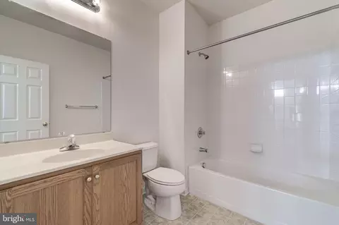 Bath - 42796 Nations St, Chantilly, VA 20152 photo 2 of 2