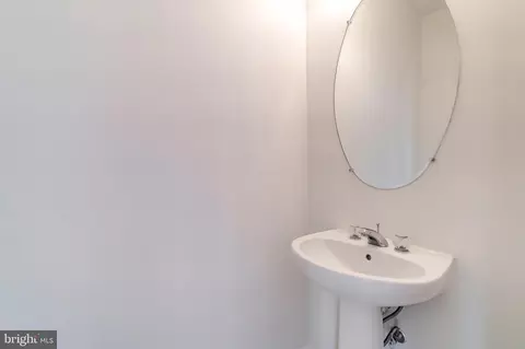 Entry Way - 42796 Nations St, Chantilly, VA 20152 photo 1 of 2