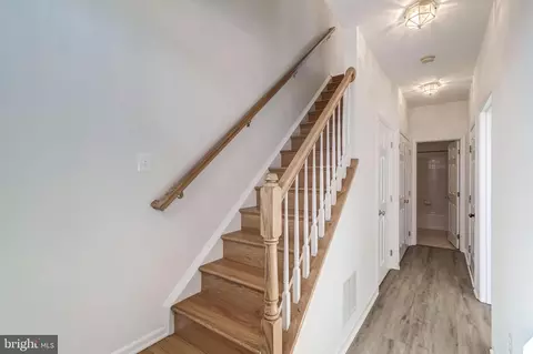 Entry Way - 42796 Nations St, Chantilly, VA 20152 photo 2 of 2