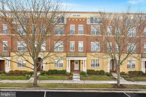 19416 Diamond Lake Dr, Leesburg, VA 20176