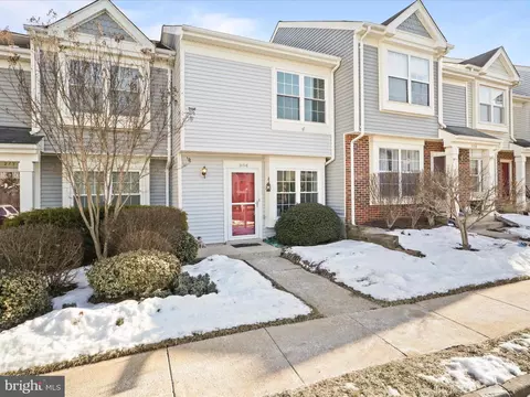 21716 Calamary Cir, Sterling, VA 20164