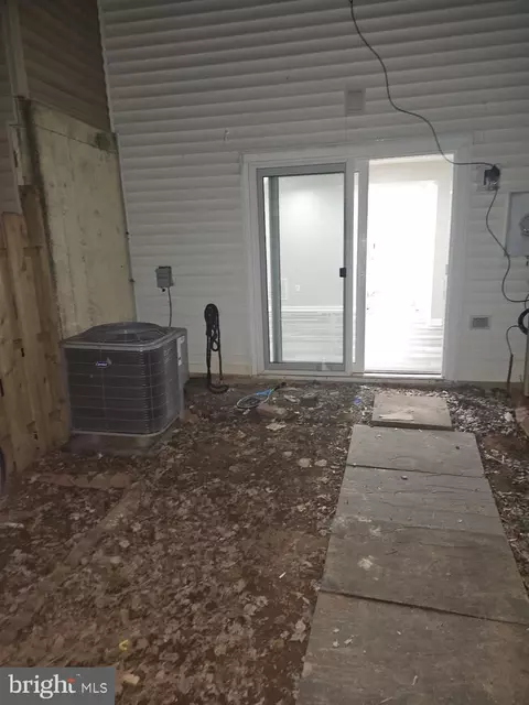 Exterior - 104 Charing Ct, Sterling, VA 20164 photo 3 of 3