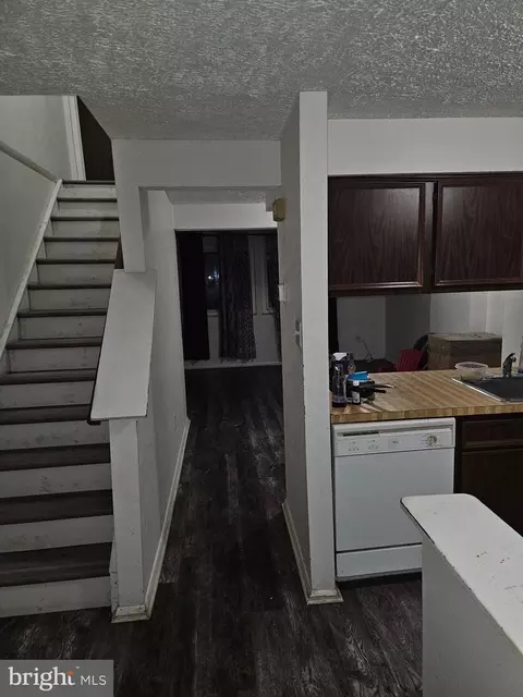 Entry Way - 104 Charing Ct, Sterling, VA 20164 photo 4 of 4