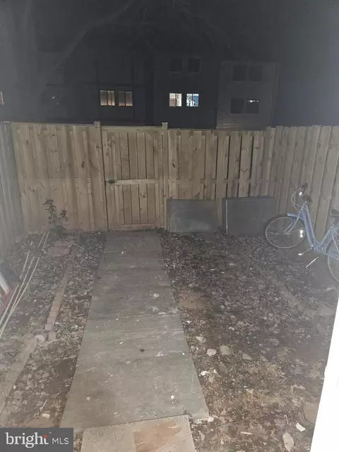Exterior - 104 Charing Ct, Sterling, VA 20164 photo 2 of 3