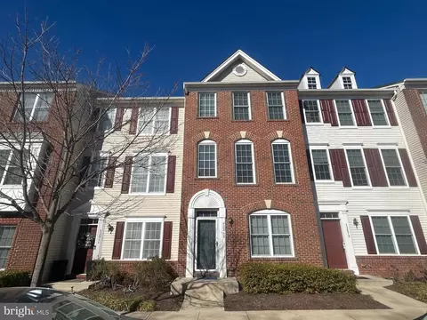 42868 Pamplin Ter, Chantilly, VA 20152