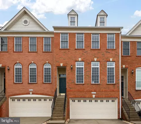 42685 Newcomer Ter, Chantilly, VA 20152
