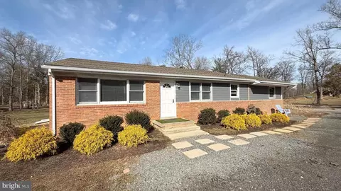 19956 Broad Run Dr, Sterling, VA 20165